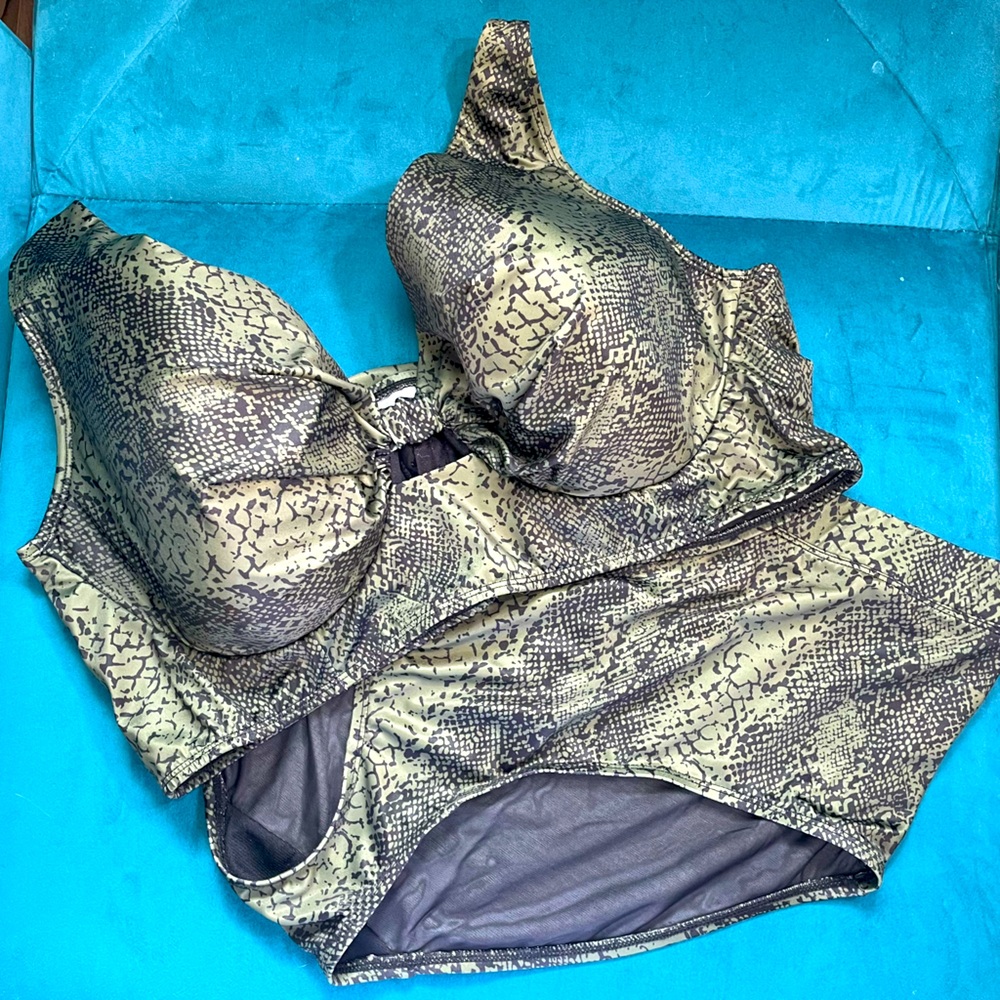 Cacique Swimsuit green snake print 2 piece size 46F